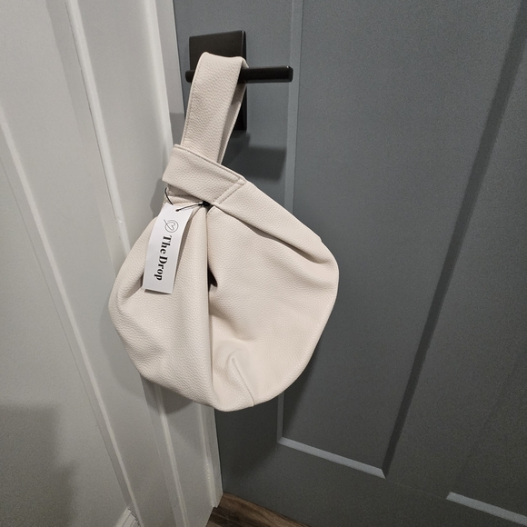 The Drop Handbags - The Drop Elegant Cream Wristlet